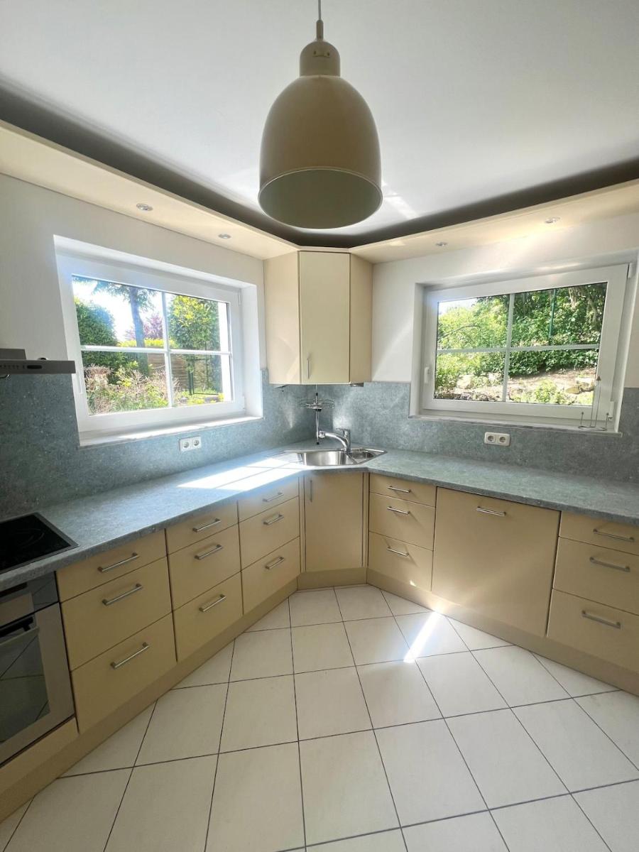 Moderne & gemütliche Ferienwohnung mit Terasse in Nieder-Olm - Housity