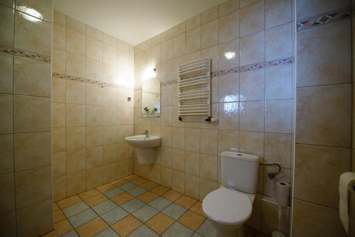 Zajazd Saga - Housity