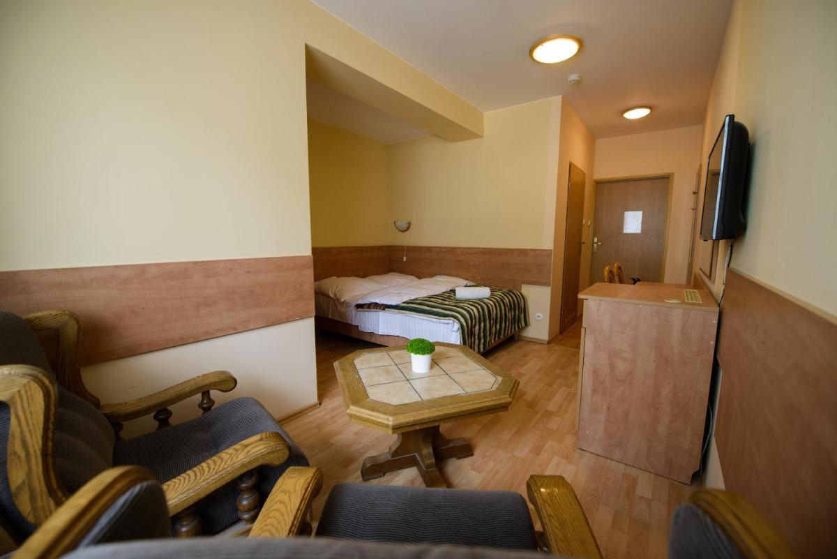 Zajazd Saga - Housity