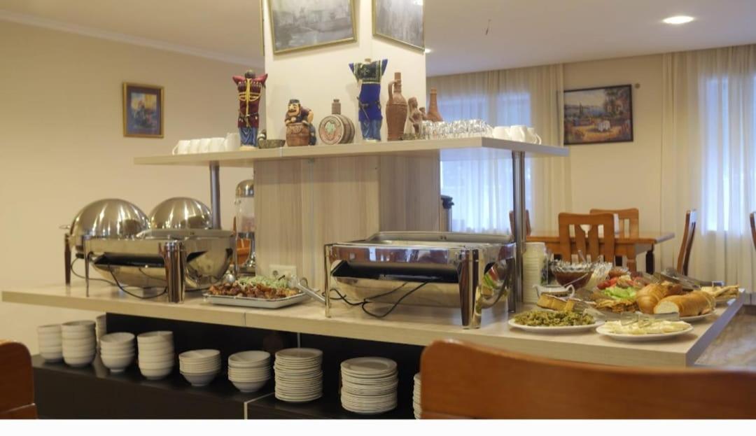 Hotel Iveria - Housity