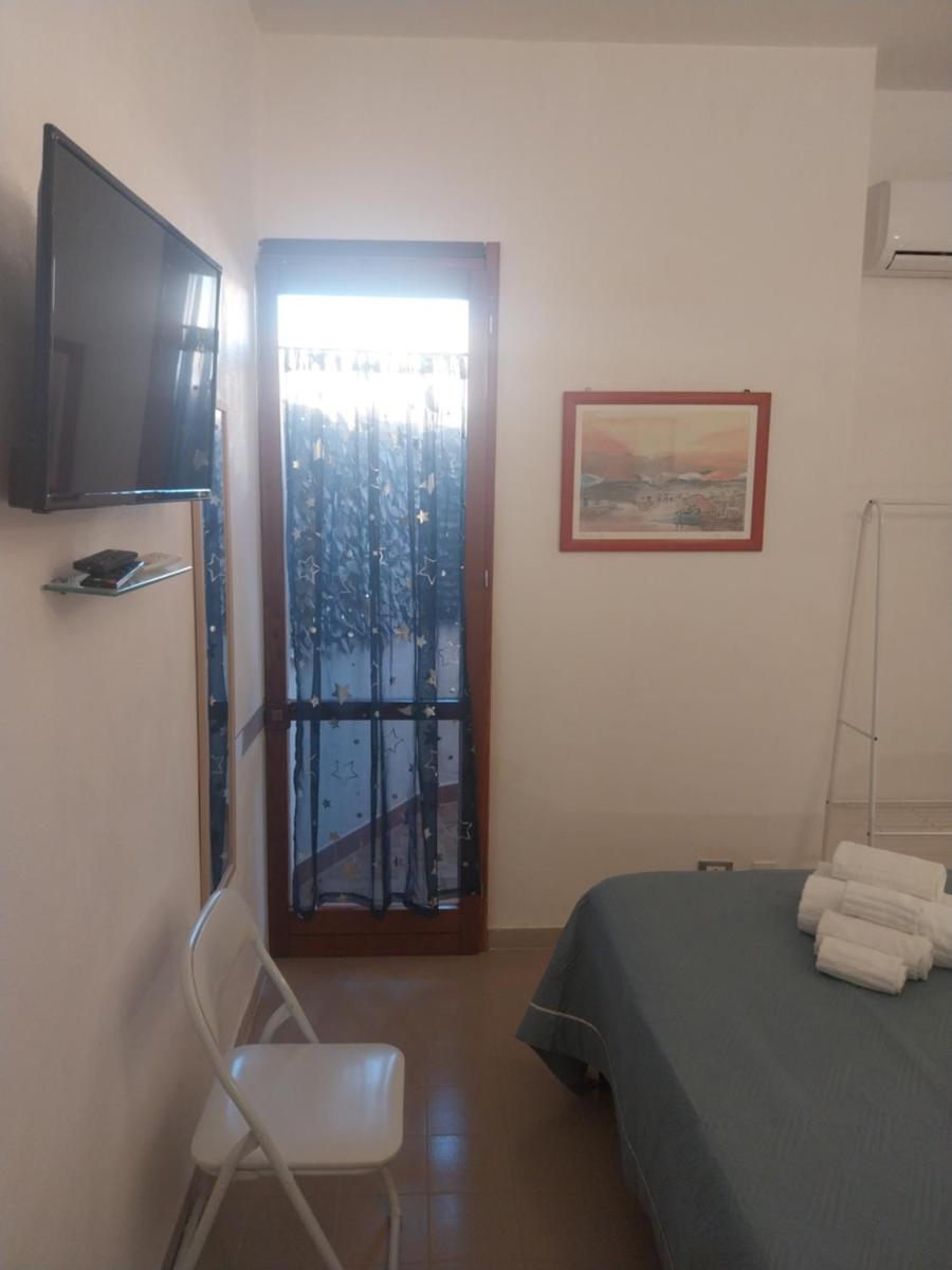 Le Rocce Holiday Rooms - Hizvo