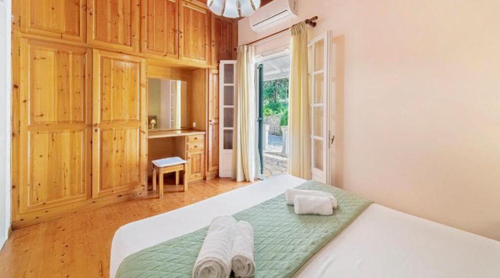 Villa Olive Grove and sea view - Housity