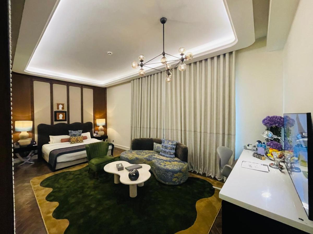 The Nishat Hotel - Housity
