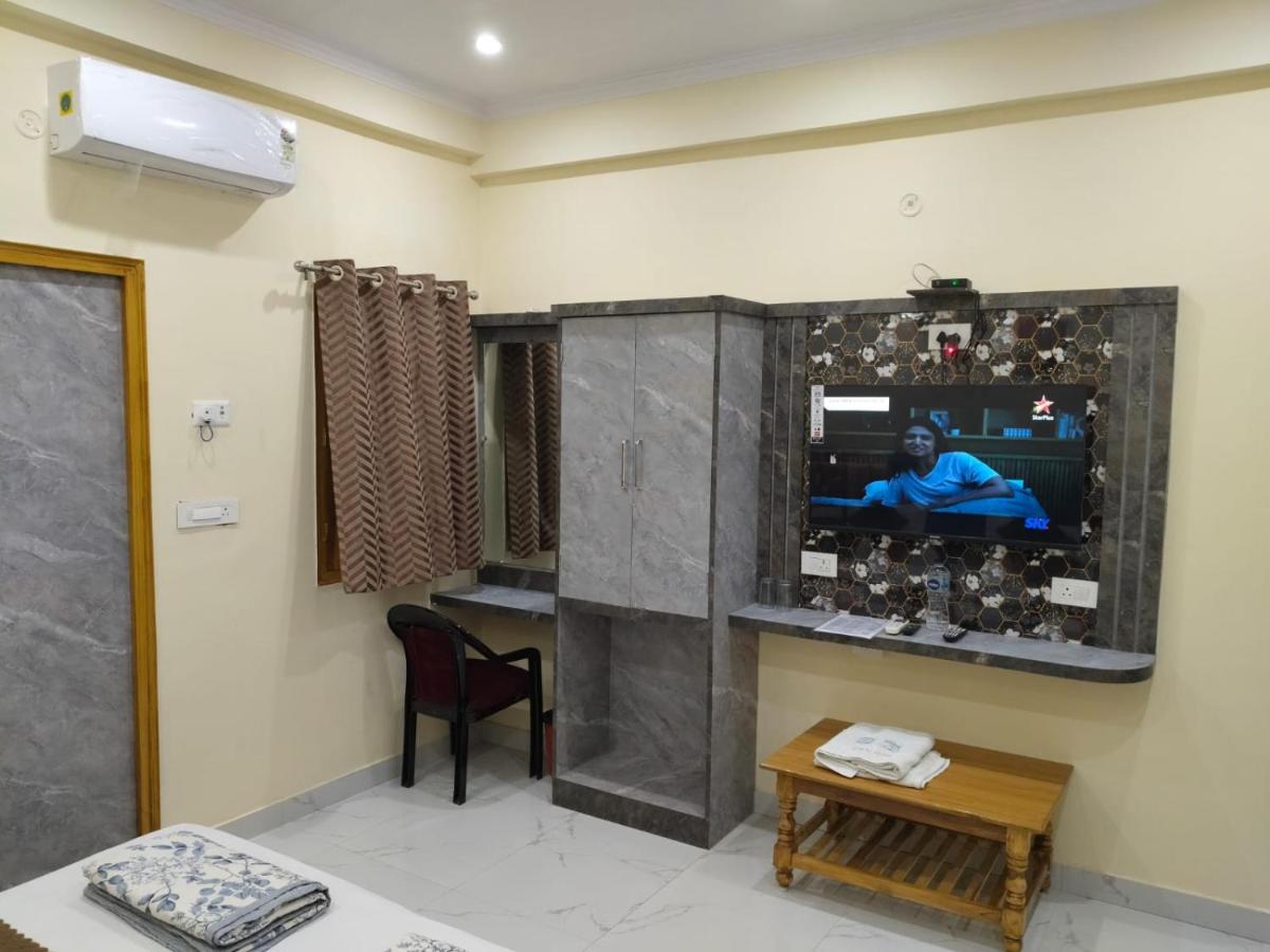 Hotel Dev Inn - Housity