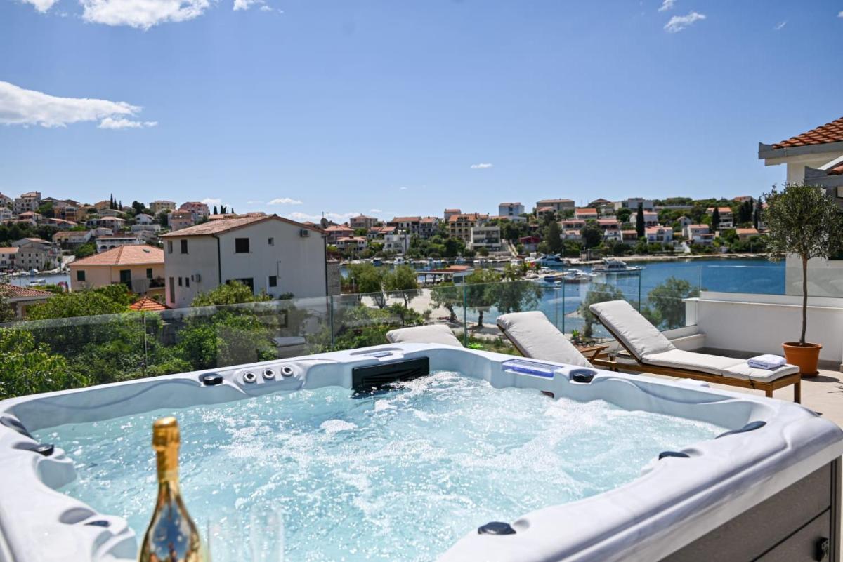 Villa Rozana - Beachfront Wellness Retreat - Housity