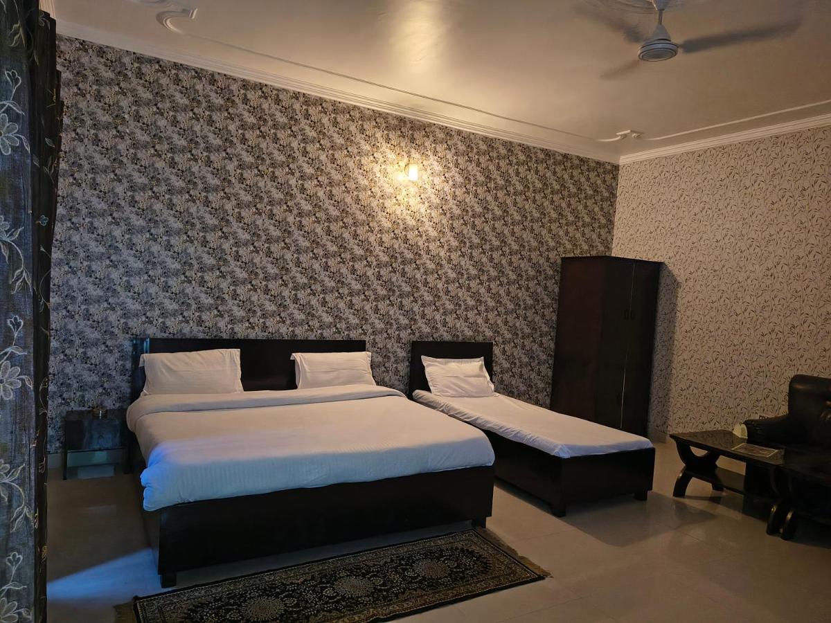 Hotel Vasundhara Palace - Housity