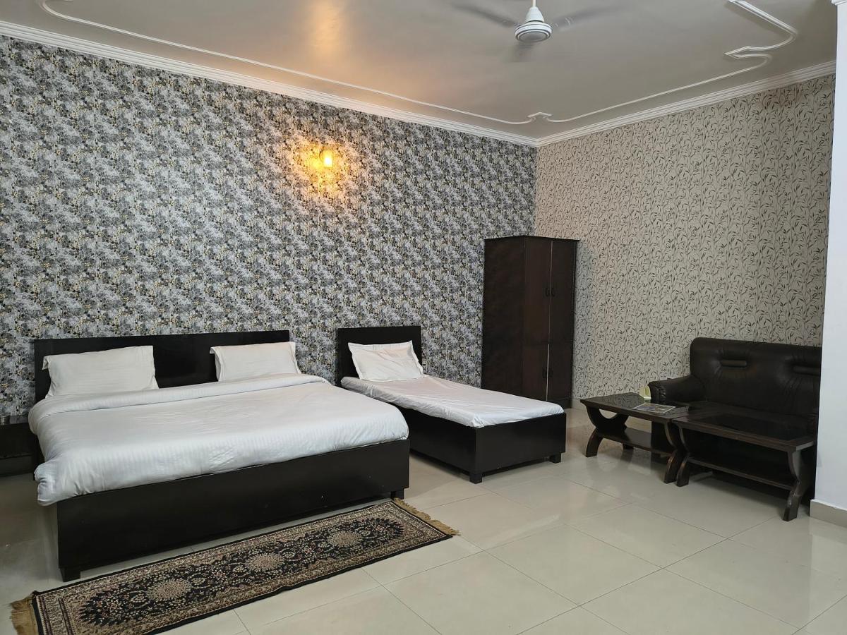 Hotel Vasundhara Palace - Housity