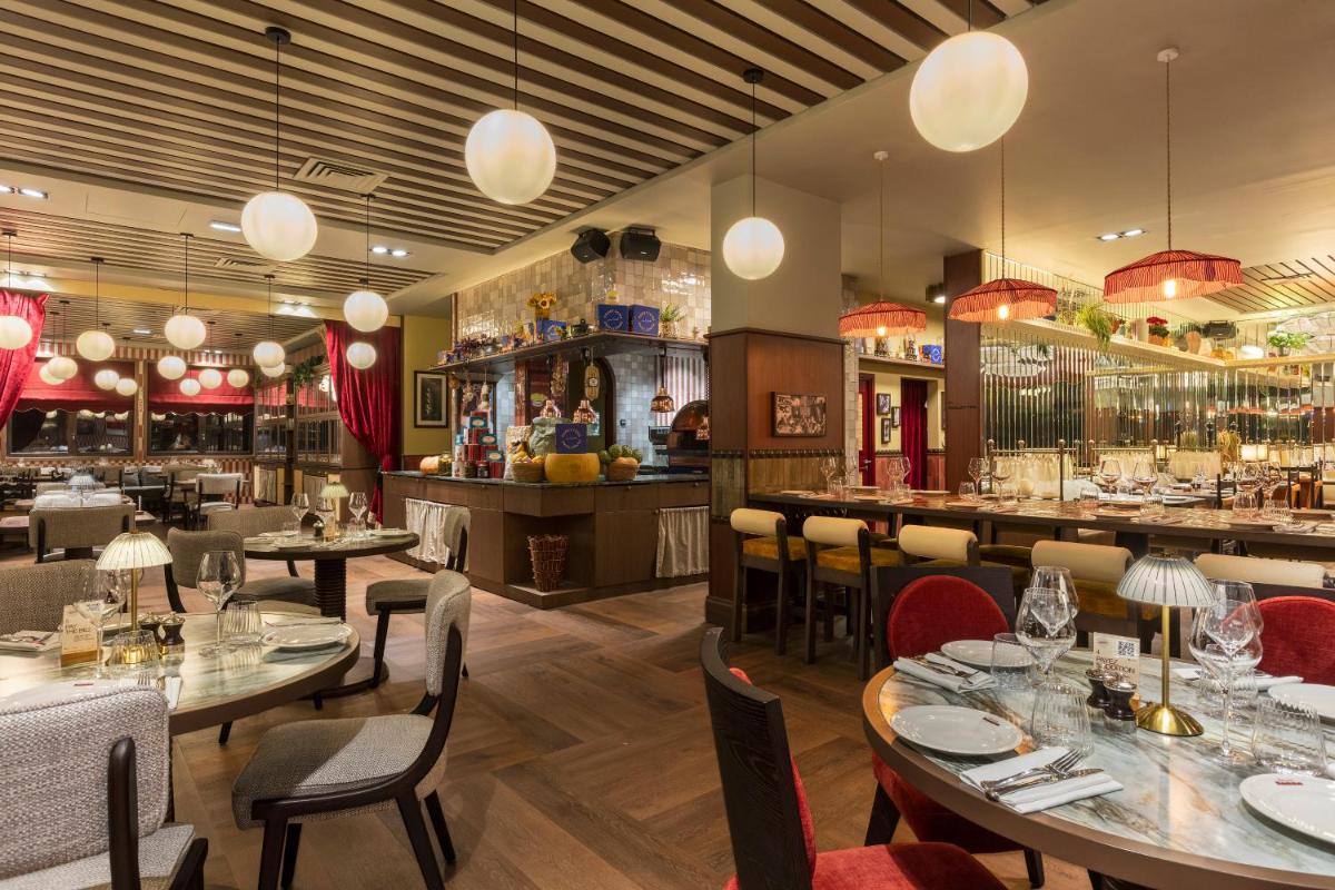 Restaurant ou autre lieu de restauration dans l'établissement Hôtel Les Aiglons Chamonix