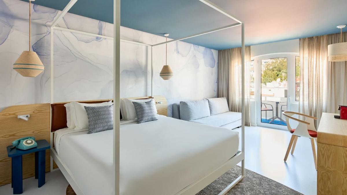 Uma cama ou camas num quarto em Hotel Indigo Albufeira by IHG