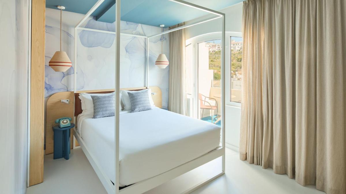 Uma cama ou camas num quarto em Hotel Indigo Albufeira by IHG