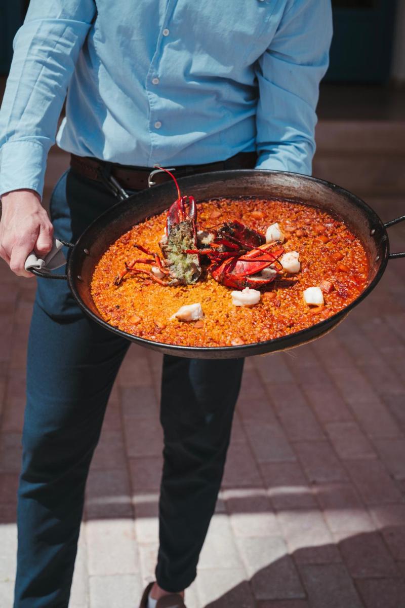 Comida en o cerca de este hotel