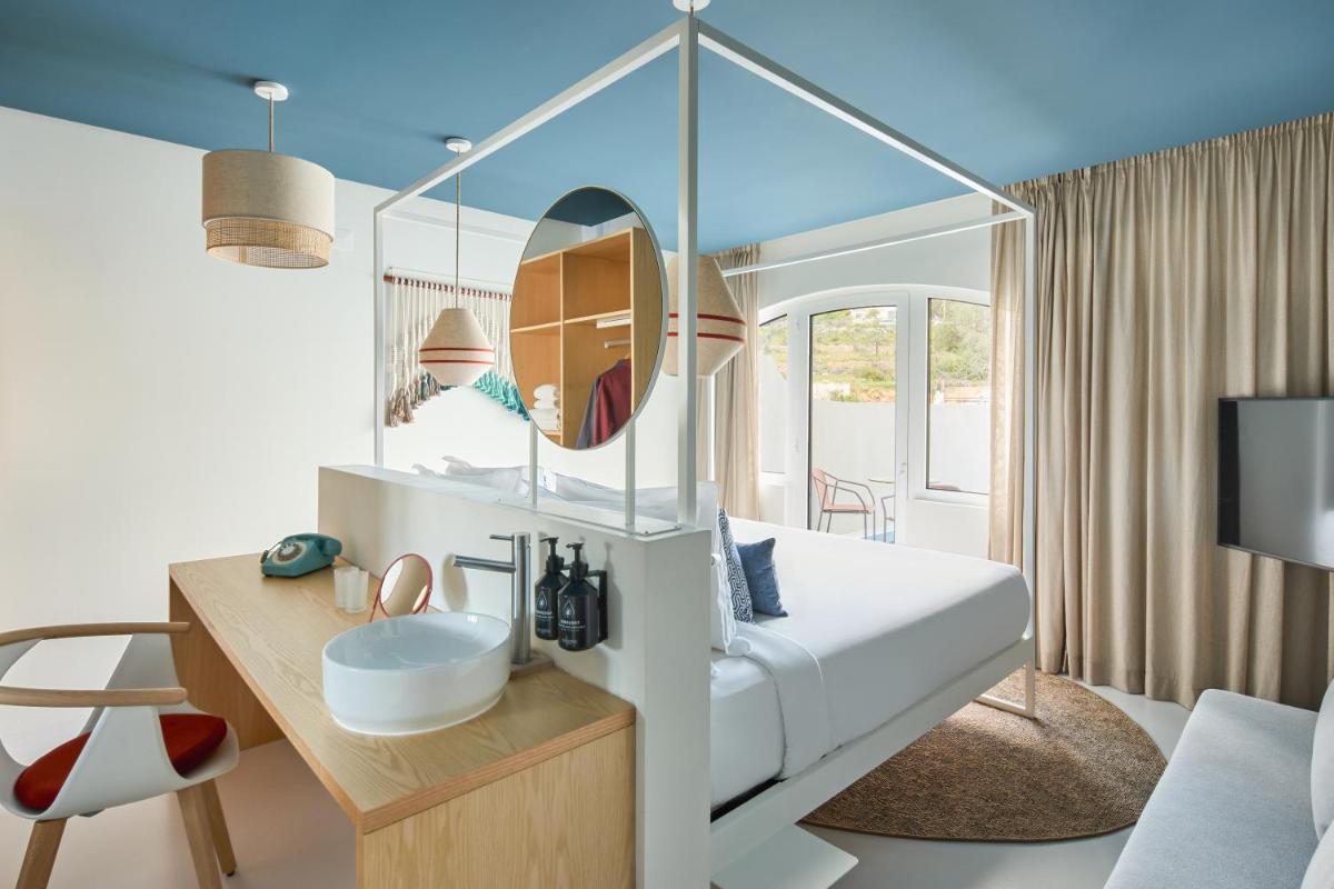 Uma cama ou camas num quarto em Hotel Indigo Albufeira by IHG