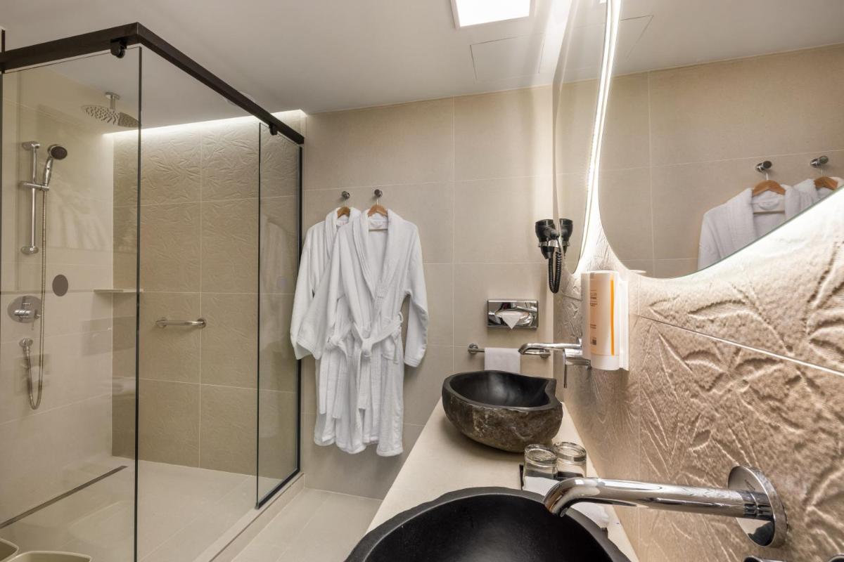Un baño de Hotel Riu Palace La Mola