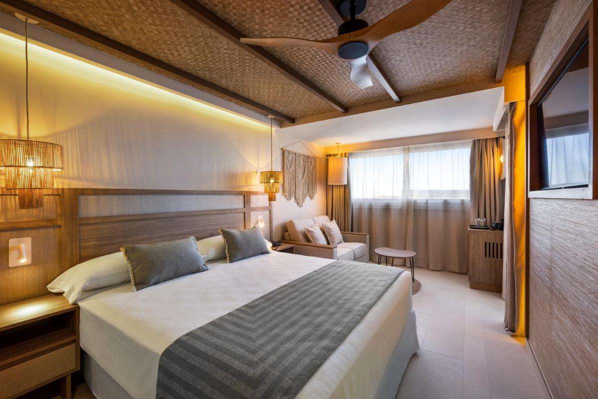 Cama o camas de una habitación en Hotel Riu Palace La Mola