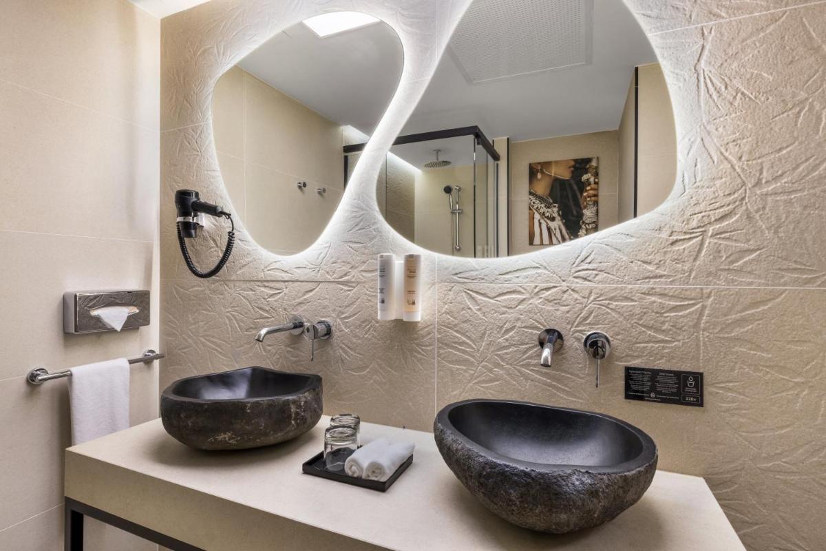 Un baño de Hotel Riu Palace La Mola