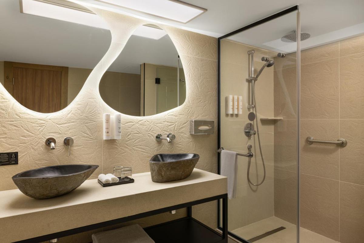 Un baño de Hotel Riu Palace La Mola