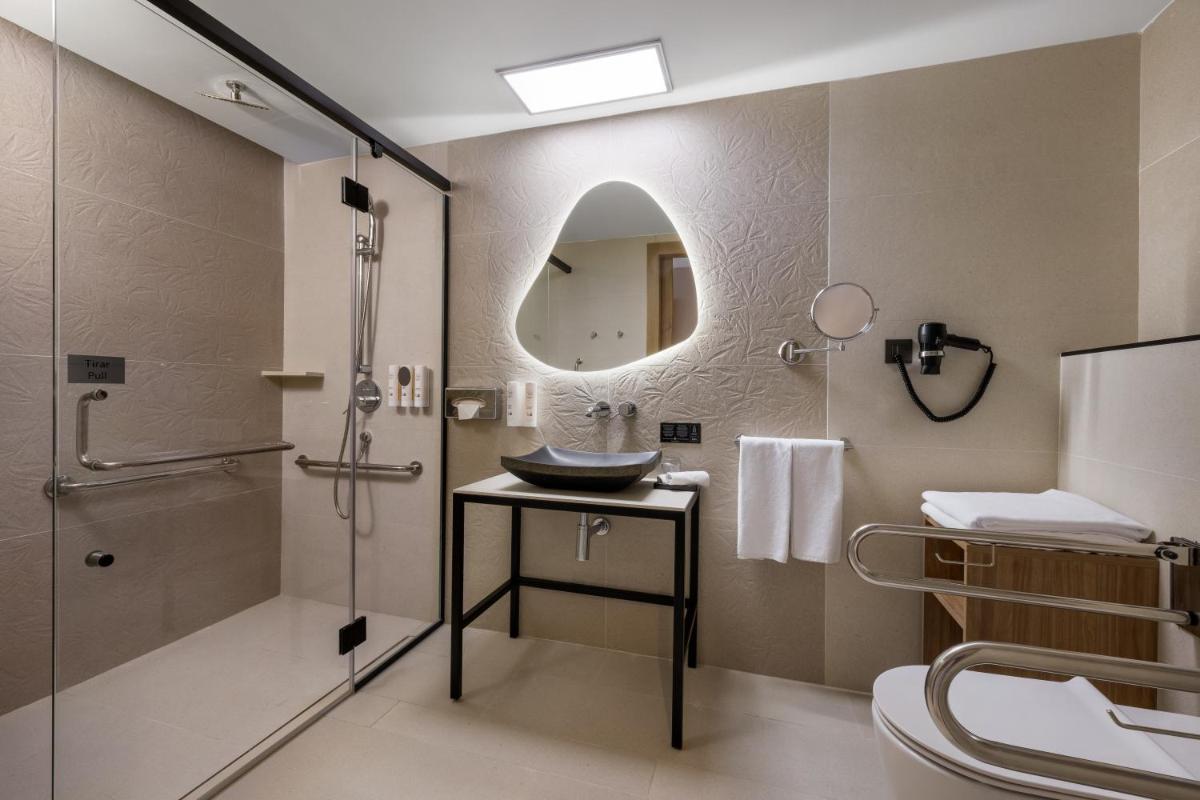 Un baño de Hotel Riu Palace La Mola