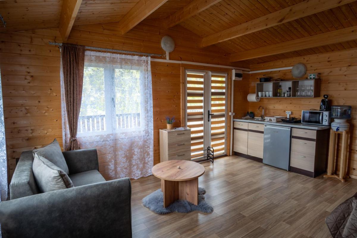 Atpūtas mājiņas Kolkā- Madaras un Rota - Housity