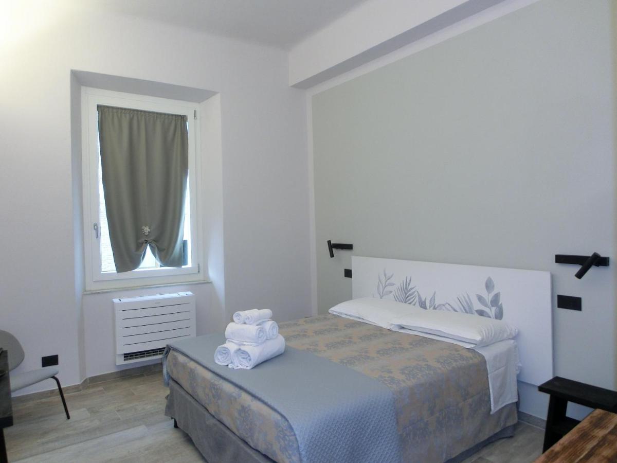 Agua B\'n\'B - Housity
