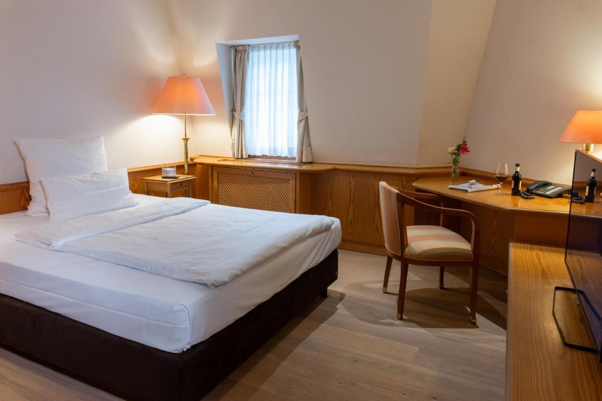 Ein Bett oder Betten in einem Zimmer der Unterkunft Waldhaus Reinbek