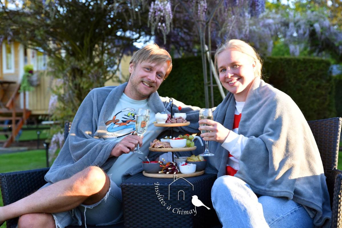 Insolites à Chimay - Roulottes et Manoir - Roulotte Colibri - Housity