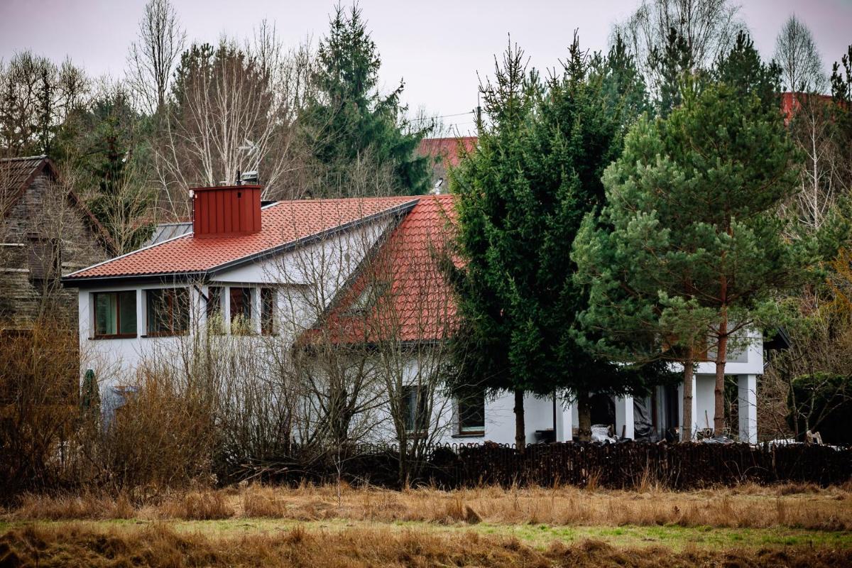 Pokoje przy rzece - Housity