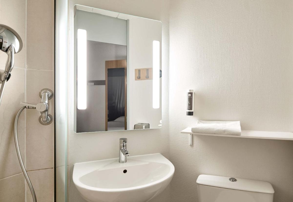 B&B HOTEL Maurepas - Housity