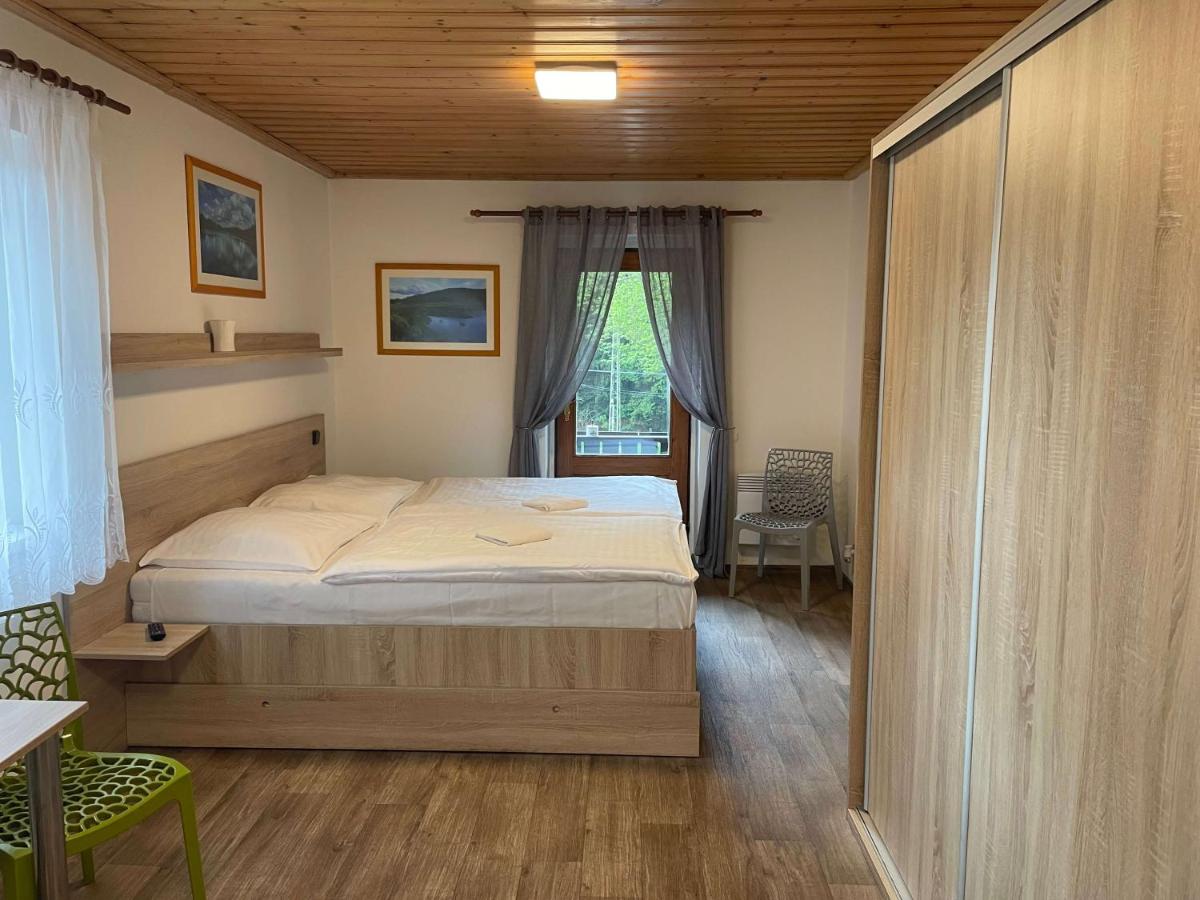 Penzion Hubert - Housity
