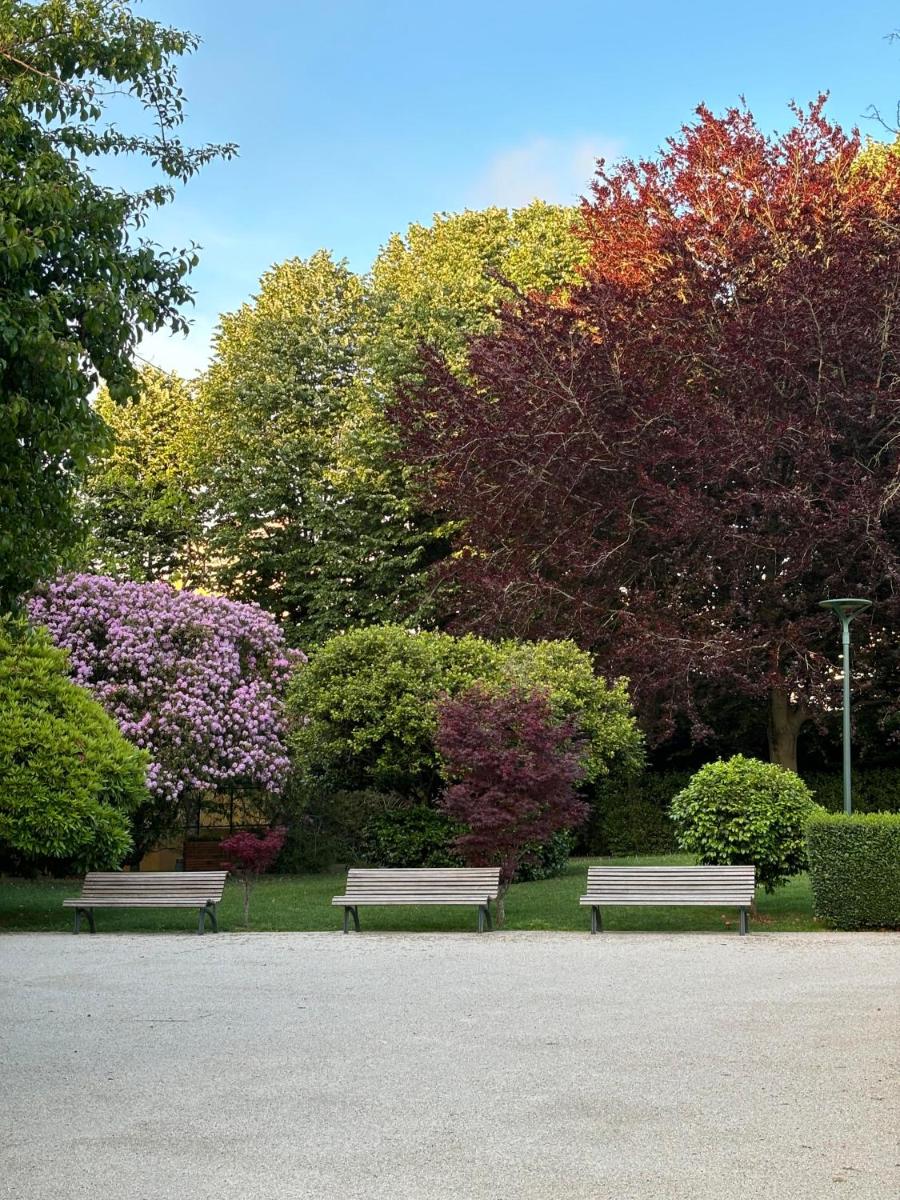Um jardim no exterior de Boeira Garden Hotel Porto Gaia, Curio Collection by Hilton