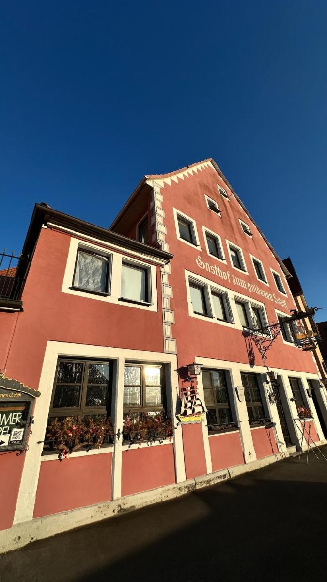 Gasthof zum goldenen Schiff - Historisches Hotel mit Frühstück & Self-Check-in - Housity