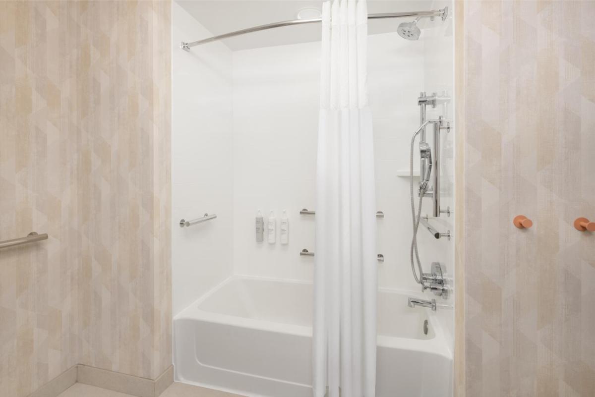 Hampton Inn & Suites Jekyll Island - Housity