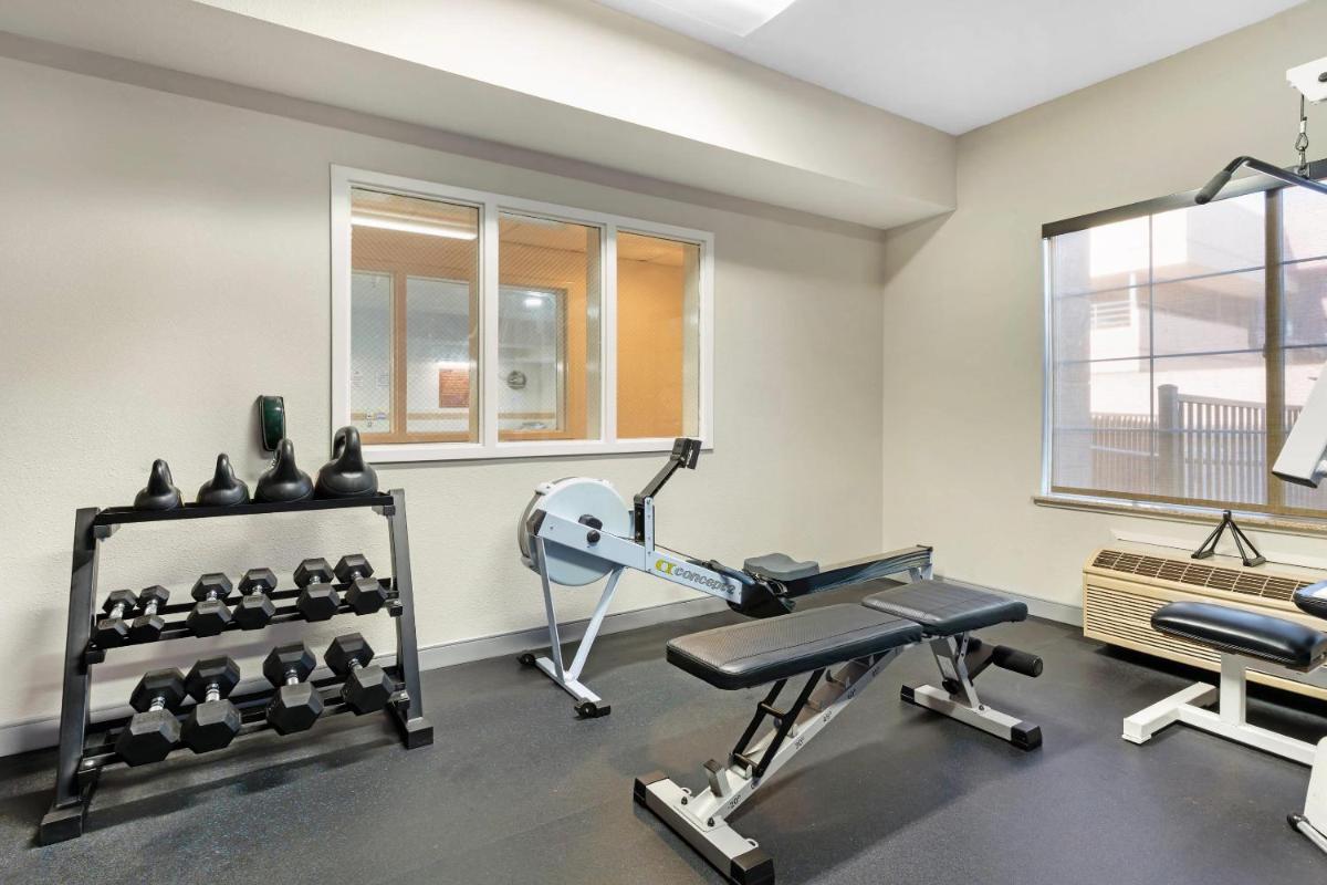 Comfort Inn & Suites Sacramento - University Area - Housity