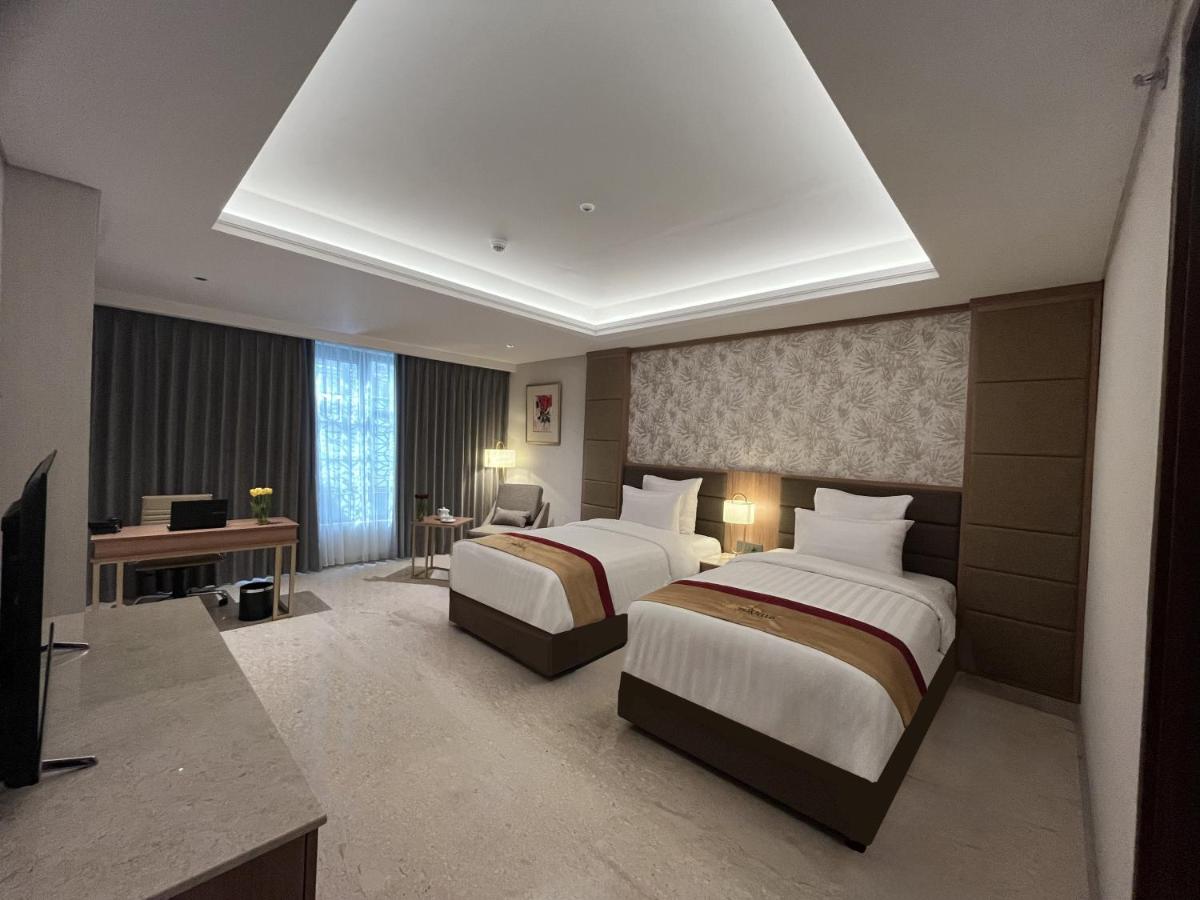 Grand Travello Hotel Bekasi - Housity
