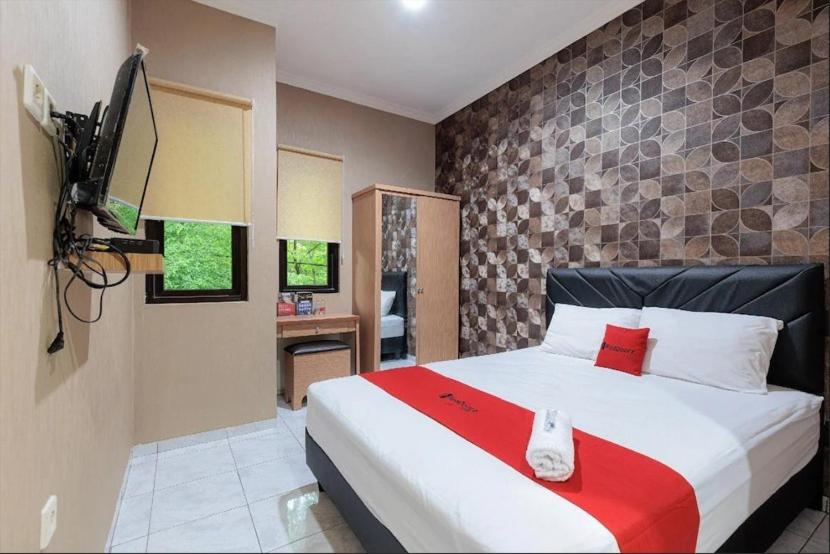 Hotel Tiga-Er Syariah Karawang - Housity