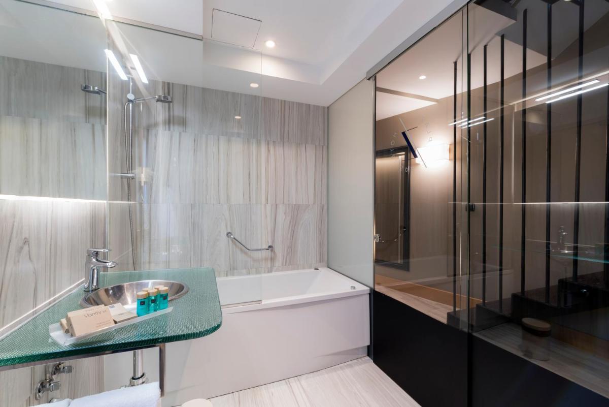 Un baño de Hotel Plaza