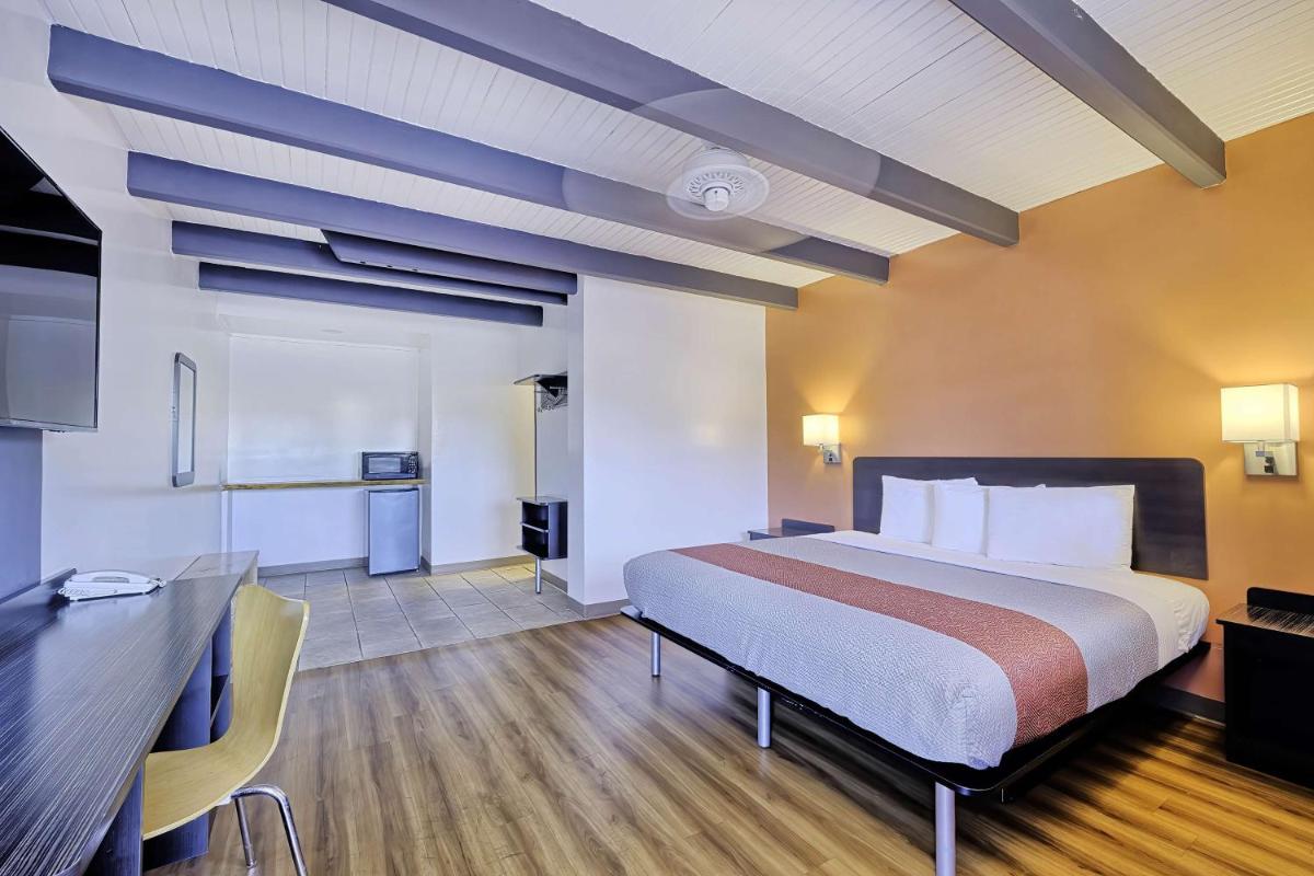 Sullivan Inn - Housity