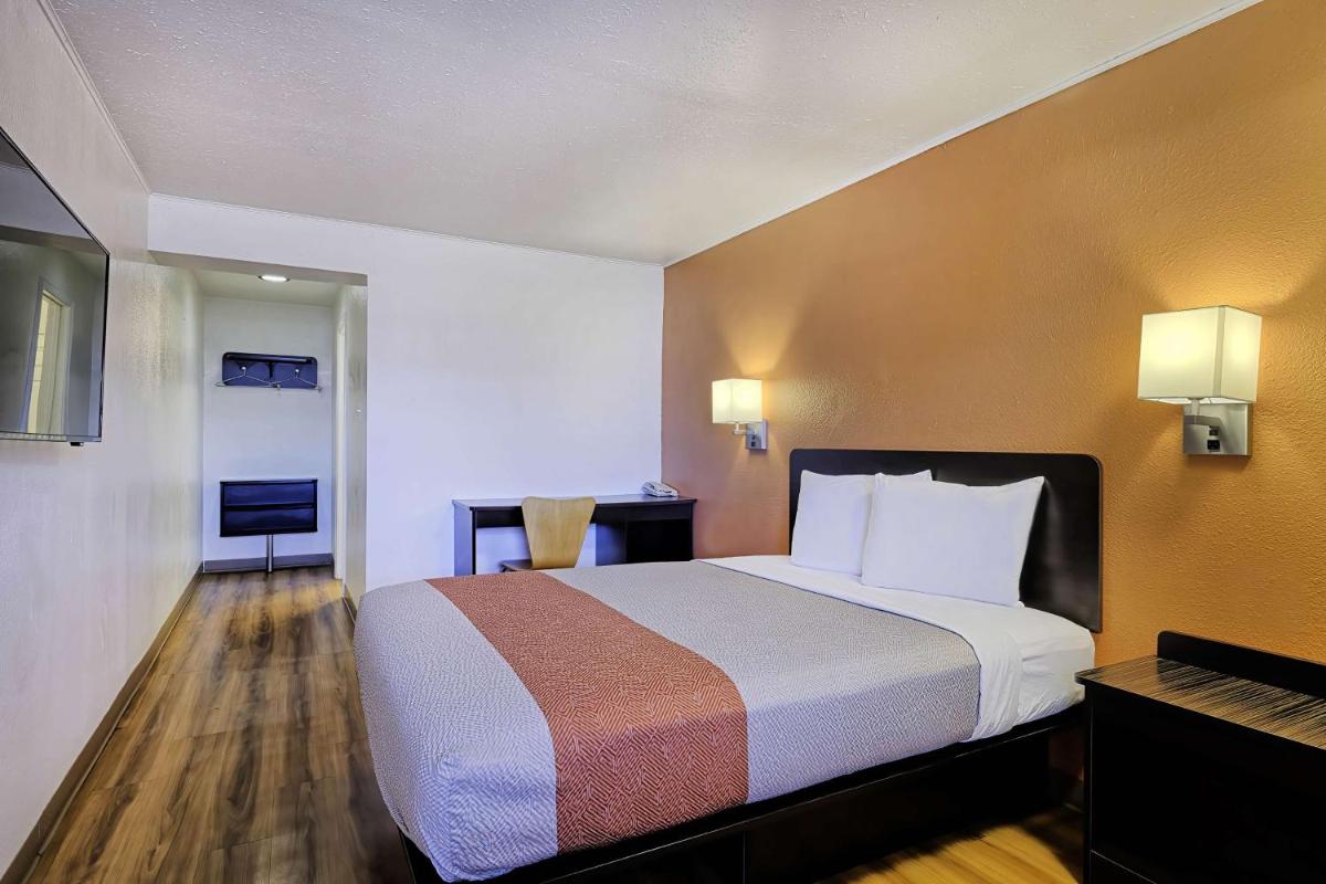 Sullivan Inn - Housity