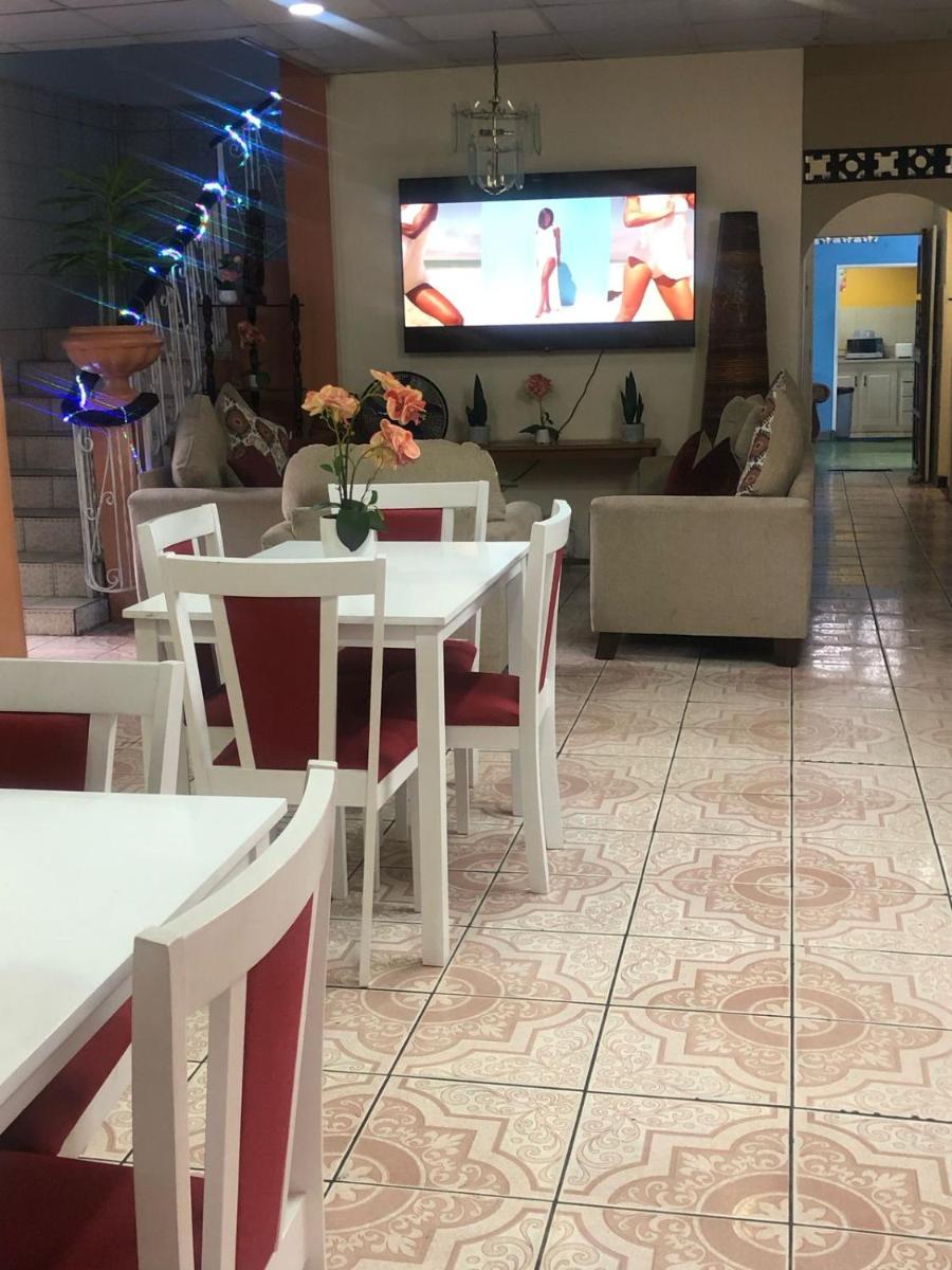 Caribbean Tourist Villa - Housity