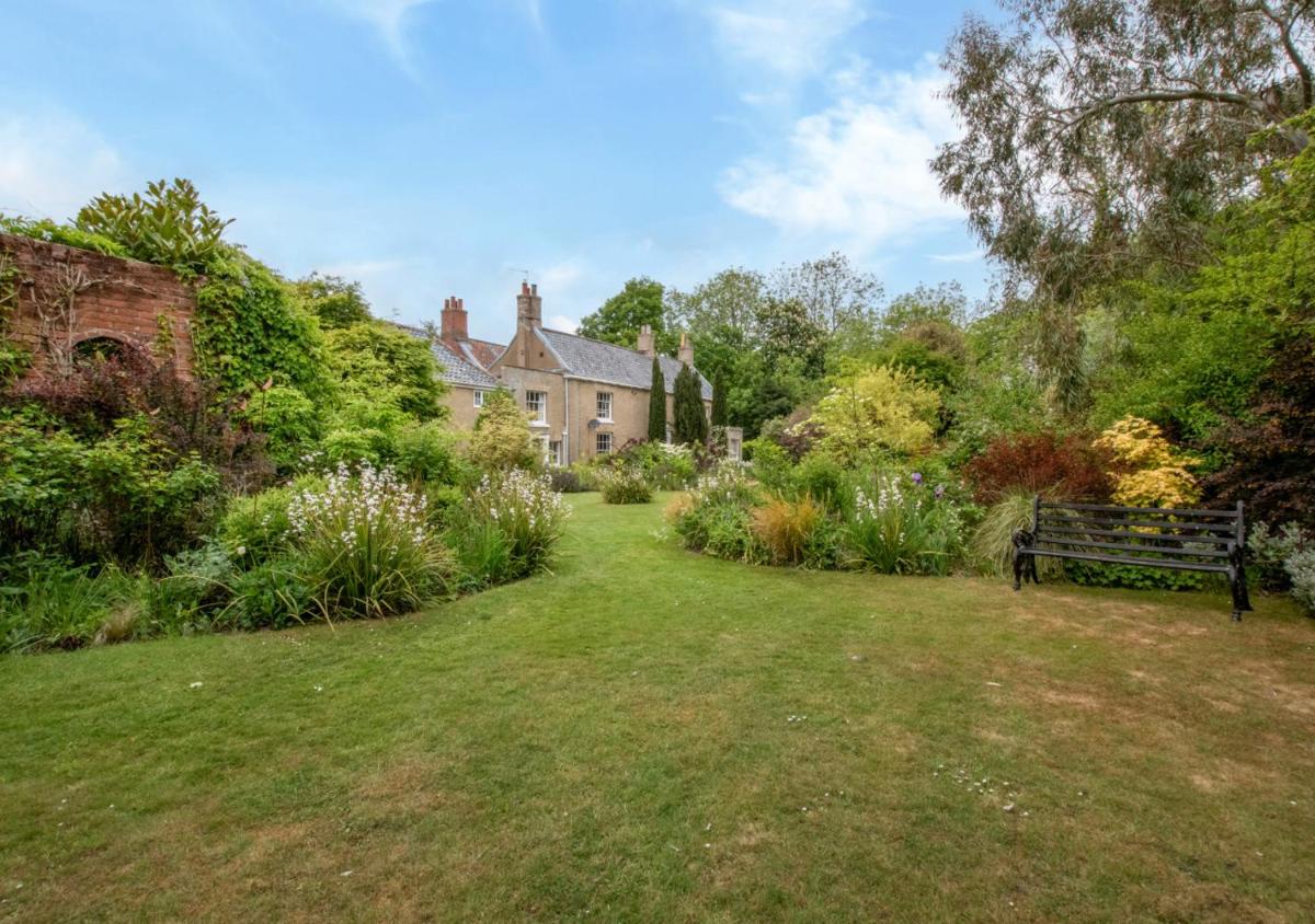 Dilham House - Housity