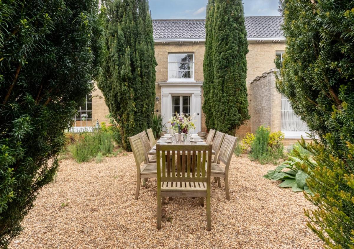 Dilham House - Housity