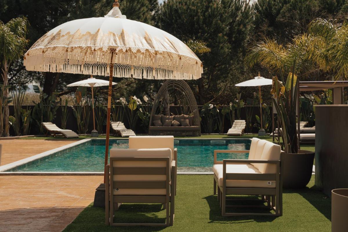 A piscina em ou perto de Hotel Leiriartem by Grupo Quinta dos Lagos