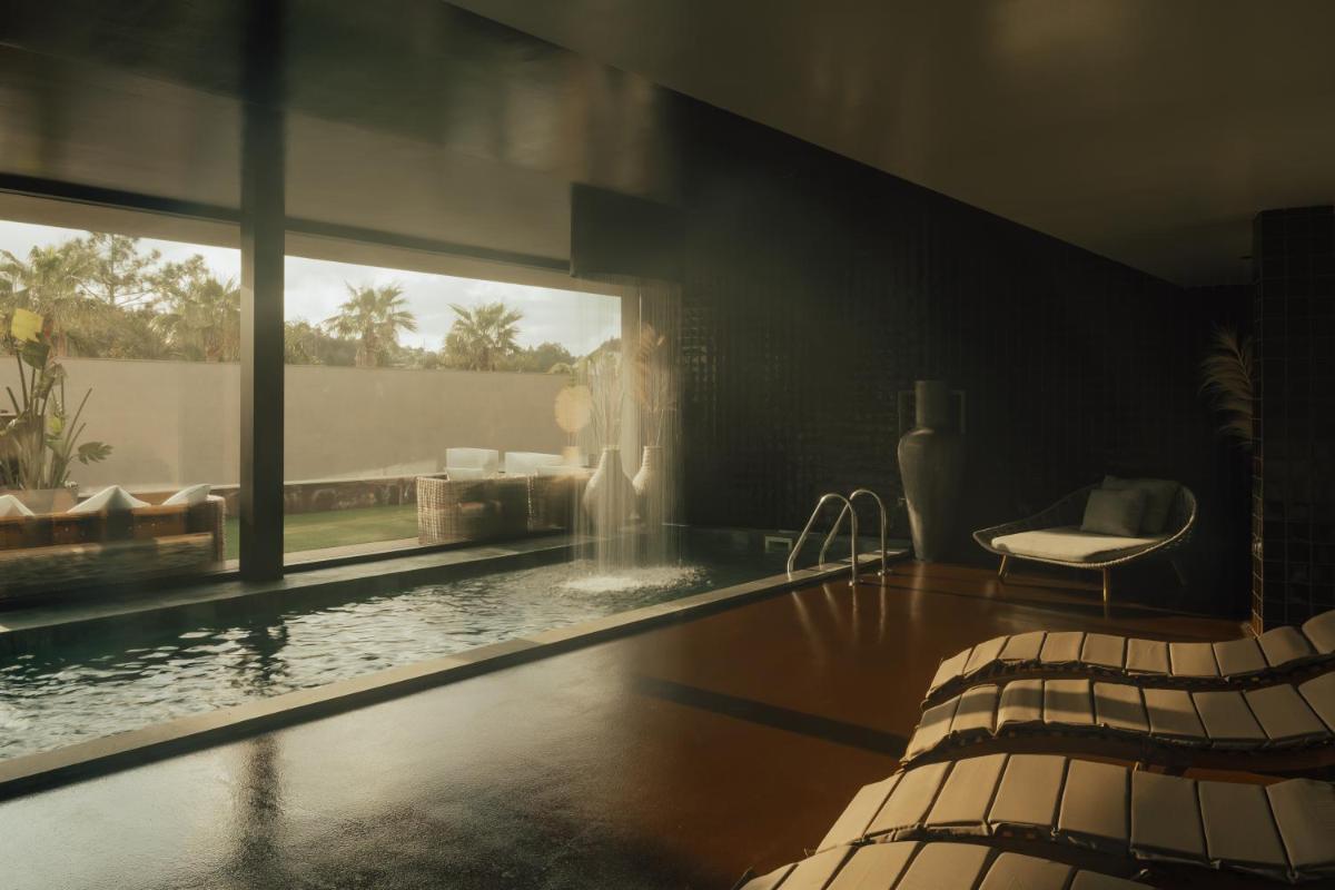 A piscina em ou perto de Hotel Leiriartem by Grupo Quinta dos Lagos