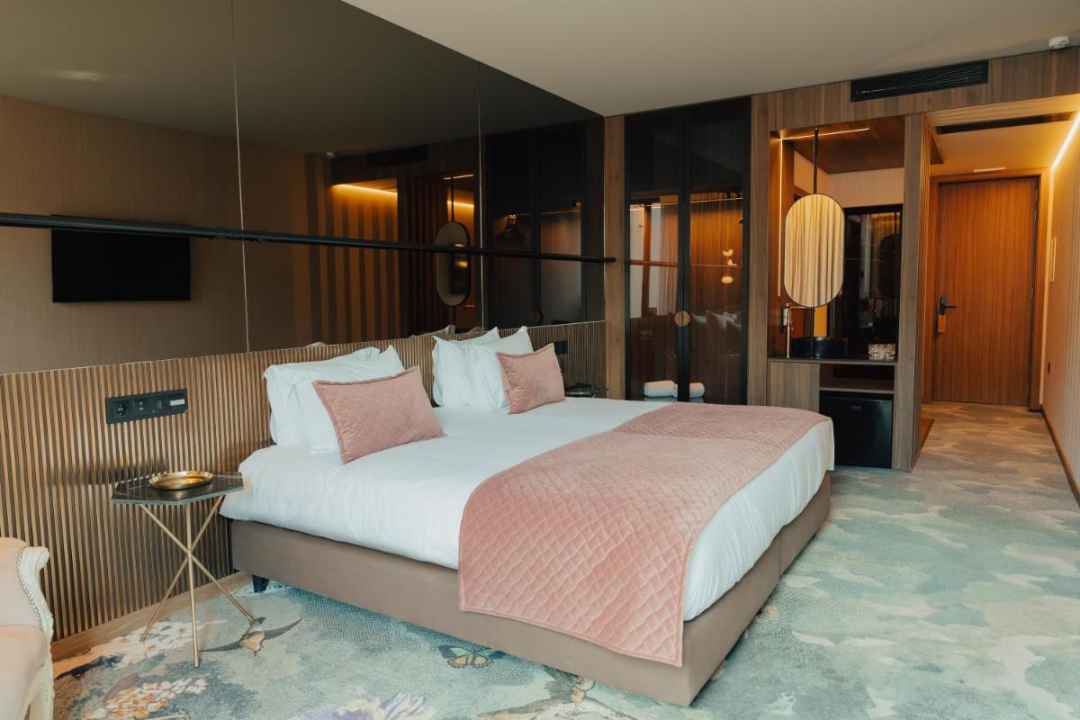 Uma cama ou camas num quarto em Hotel Leiriartem by Grupo Quinta dos Lagos