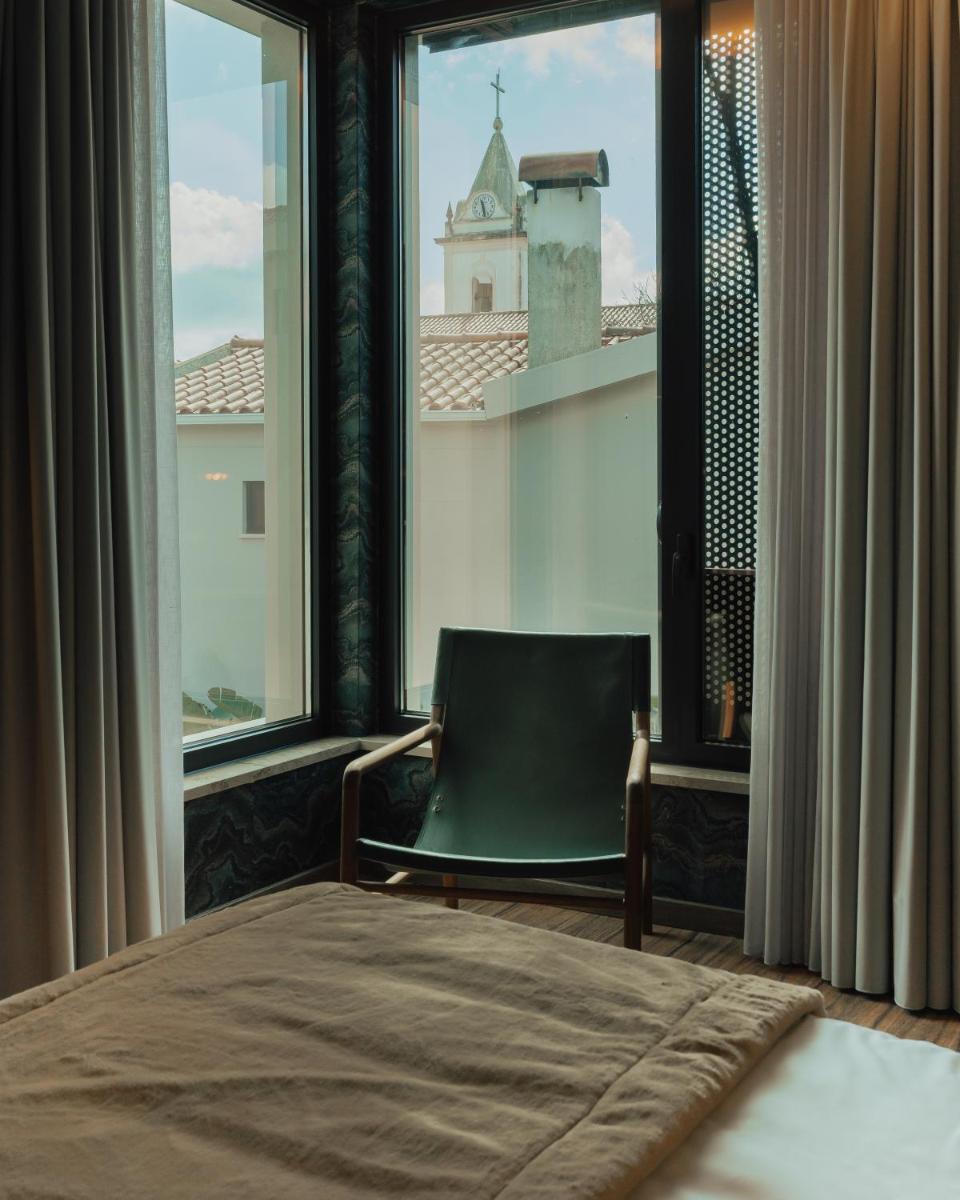 Uma cama ou camas num quarto em Hotel Leiriartem by Grupo Quinta dos Lagos