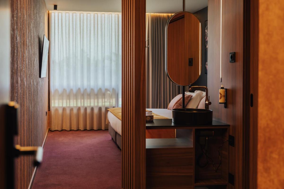 Uma cama ou camas num quarto em Hotel Leiriartem by Grupo Quinta dos Lagos