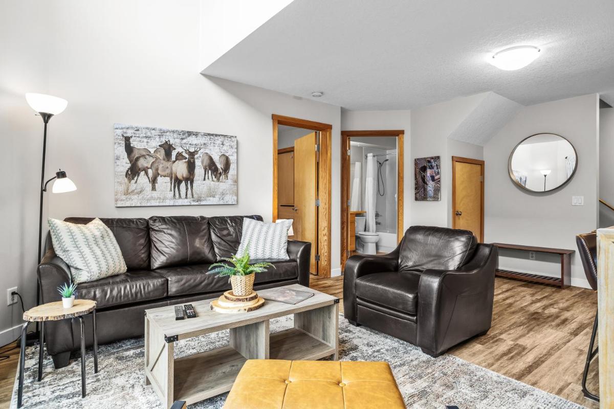 CHARMING 1 Bdrm plus loft with VIEWS managed by Little Sister Getaways - Housity