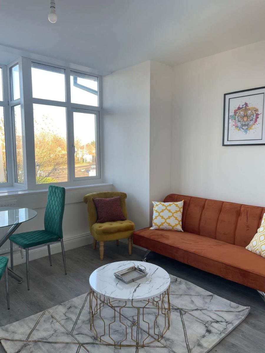 Flitwick Luxury Apartment - Sleeps 4 - Housity