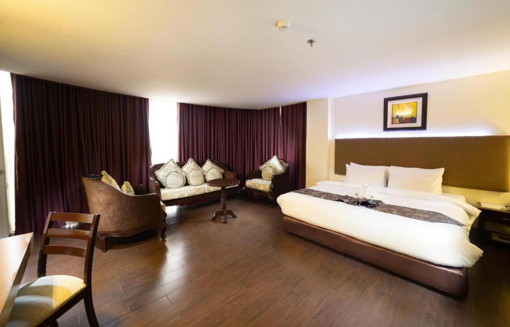 The Ritz Hotel at Garden Oases (Multiple-Use Hotel) - Housity