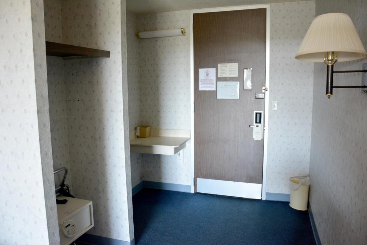Travelodge by Wyndham Milwaukee - Housity