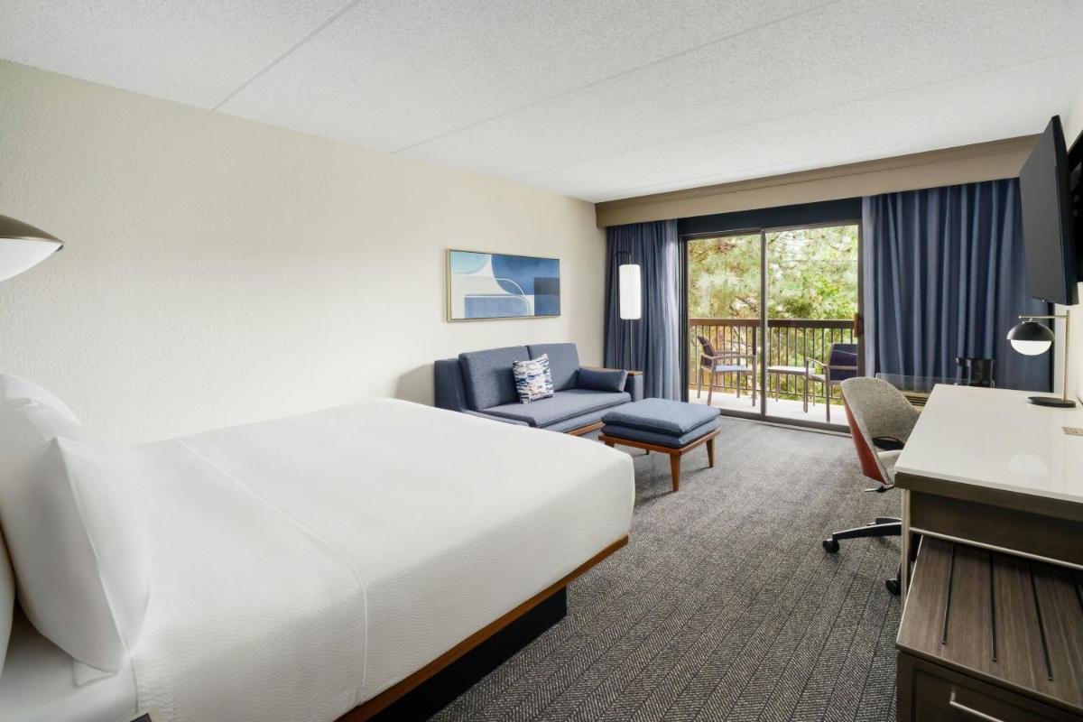 Courtyard Chicago Midway Airport - Housity